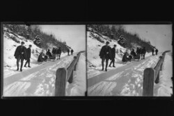 Régi sztereó üvegnegatív Tátralomnic szánkózás az  1900-as évek elején