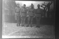 Régi  üvegnegatív katonák Lengyelországban 9x12cm