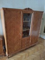 Neobarokk vitrines szekrény felújított szép állapotban