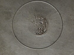 Az 1700-as években készült  ón tányér, 25 cm-es átmérővel, fémjelzéssel