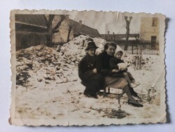 Régi fekete-fehér fotó - szánkózás, 1938 tele  - 9x6cm