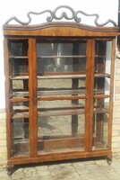 Biedermeier-Bécsi barokk vitrin.