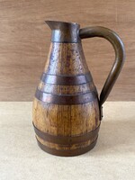 KÁDÁR MUNKA, FA LAPOKBÓL RÉZ PÁNTOKKAL KÉSZÜLT BOROS KANCSÓ 27.5 CM