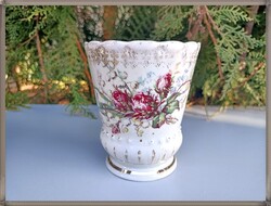 Szecessziós rózsa mintás talpas porcelán bögre szép füllel
