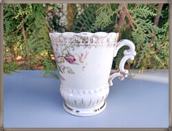 Szecessziós rózsa mintás talpas porcelán bögre szép füllel