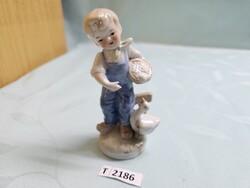 T2186 GDR fiú kacsával
