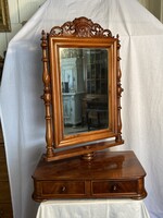 Asztali piperetükör 2 fiókkal.