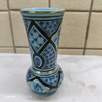 Gyönyörű  porcelán  váza eladó! 17 cm