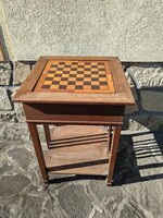 Régi sakk asztal