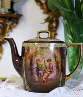 Antik, zsánerjelenetes porcelán kanna, csodaszép csokoládébarna alapszínben