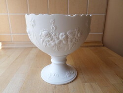 AK Kaiser M.Frey fehér biszkvit porcelán kehely kínáló