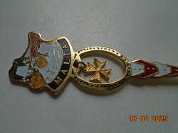 Ritka aranyozott rekeszzománc MALTA souvenir kanál rendkívül kidolgozott,függő Máltai kereszttel