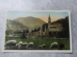 Vallásos képeslap, Lourdes, Bazilika, bárányok, juhok, 1949-ből