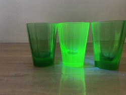 Art deco stílusú csiszolt urán üveg poharak