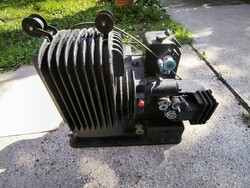 Retro Art Deco film vetítő gép. Film színház kellék célra. Mint egy motor blokk!