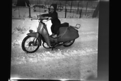 Régi fotónegatív kisfiú Csepel Panni motoron  1960-es évek