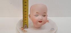 Jelzett porcelán babafej
