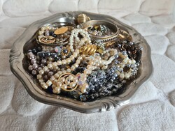 Hatalmas bizsukészítős csomag szakadt ezüst láncok gyöngyök félpár fülbevalók bross medál karkötő