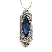 0250. Art Deco Medál – Bross Gyémántokkal és Kék Zafírral