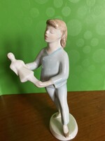 Babát ringató kislány hollóházi