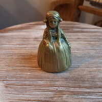 Csodás antik réz kisasszony csengő (7x4,6 cm)