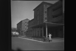 Régi fotónegatív Galyatető Nagyszálló régi buszokkal 1960-es évek