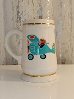 AKCIÓS! Retró porcelán söröskorsó – pilótás repülőgépes grafikával és aranyszegéllyel