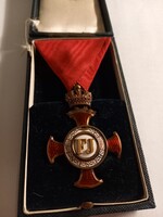 FERENC JÓZSEF KORONÁS ARANY ÉRDEMKERESZT 1909. EREDETI DOBOZÁBAN! WILHELM KUNZ WIEN