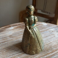 Szép antik réz kisasszony csengő (10x5,7 cm)