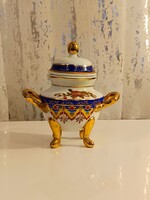 AKCIÓS! Fine Royal Porcelain aranyozott háromlábú cukortartó fedővel – kézzel festett virágmintával
