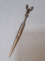 Iparművész réz levélbontó figurával, 16 cm