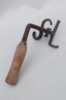 Kovácsoltvas L  billog, besütő vas Sz L jelzéssel 1920-30 évek