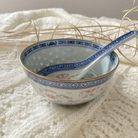 Tradicionális kínai porcelán rizses vagy leveses tál, porcelánkanállal