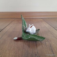 Régi Herendi rózsaszín pöttyös mini nyúl figura levélen