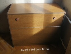 Retró ágyneműtartó