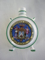 Zsolnay porcelán dísz kulacs Pécs címerével