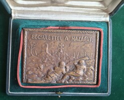 M.Kir. 4. Határőr Ezred tisztikarától plakett eredeti dobozában