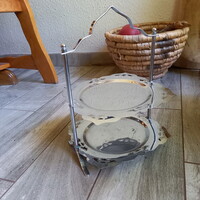 Érdekes régi fém emeletes kínáló (31x21,5x20,8 cm)