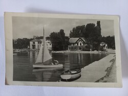Régi képeslap - Balatonfüred Partrészlet vitorlással