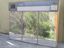 Retró tükröa fürdőszoba szekrény konnektorral és neon világítással