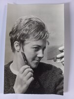 Régi fotó  fiatal hölgy portréja 1960-as évek