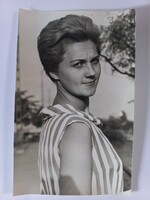 Régi fotó-képeslap  fiatal hölgy portréja  1960-as évek