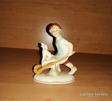 Régi német porcelán talicskás fiú éneklő kutyával (po-2)
