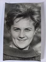 Régi fotó  fiatal hölgy portréja 1960-as évek