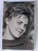 Régi fotó  fiatal hölgy portréja 1960-as évek