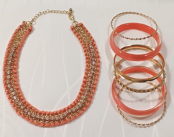 ARANY/KORALL SZÍNŰ DIZÁJNER  NYAKLÁNC KARKÖTŐVEL