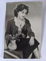 Régi fotó fiatal hölgy portréja  1950-es évek
