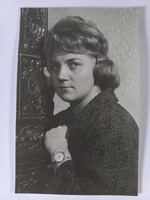 Régi fotó-képeslap  fiatal hölgy portréja 1960-as évek