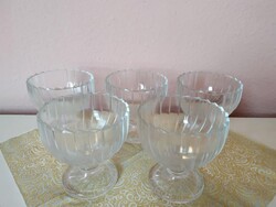 Egyben 5 db üveg retró talpas fagylaltos kehely, pohár, magassága 10 cm, felső átmérője: 10 cm