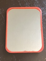 KICSI MŰANYAG TOKOS FELAKASZTHATÓ RETRO FALI, KÉZI TÜKÖR 19.5 X 14.8 CM